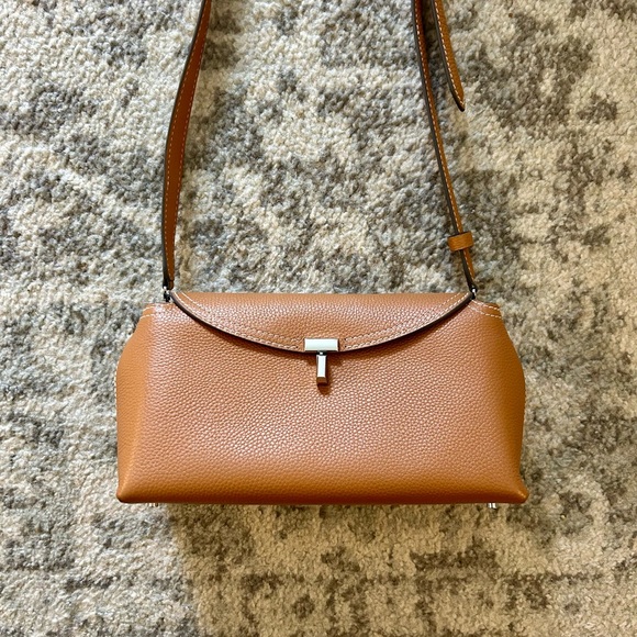 Toteme T-Lock Leather Clutch - Picture 4 of 9